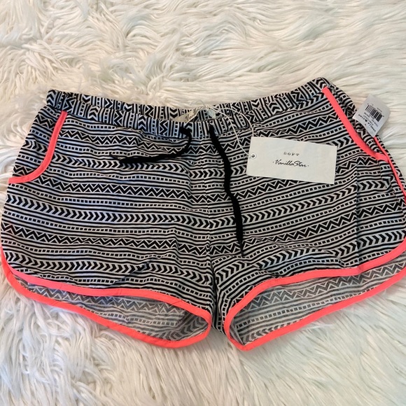 Vanilla Star Pants - Vanilla Star Women Shorts size L brand new with tag